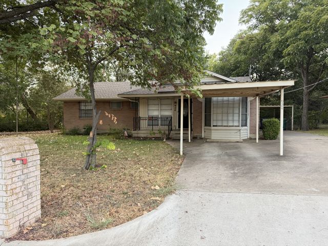 924 Monterey Drive, Denton, TX 76209