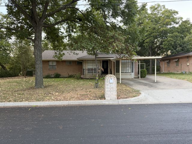 924 Monterey Drive, Denton, TX 76209