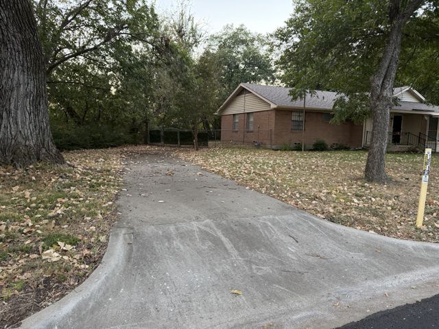 924 Monterey Drive, Denton, TX 76209