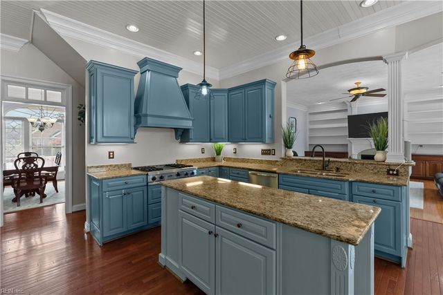 821 Redleafe CIR, Chesapeake, VA 23320