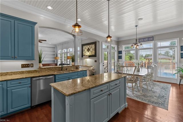 821 Redleafe CIR, Chesapeake, VA 23320