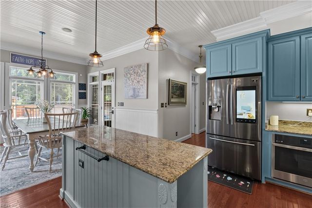 821 Redleafe CIR, Chesapeake, VA 23320
