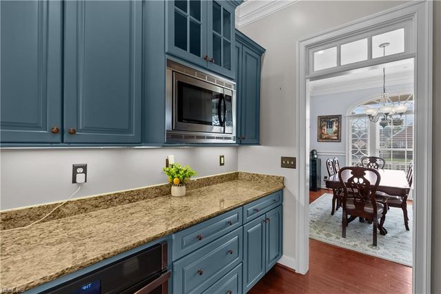 821 Redleafe CIR, Chesapeake, VA 23320