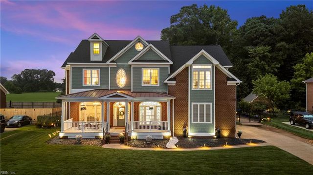 821 Redleafe CIR, Chesapeake, VA 23320