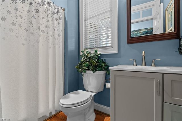 821 Redleafe CIR, Chesapeake, VA 23320