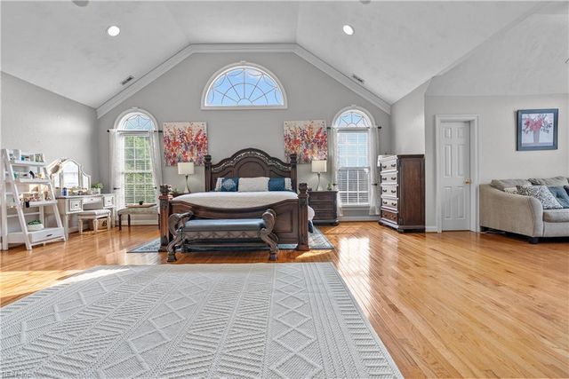 821 Redleafe CIR, Chesapeake, VA 23320