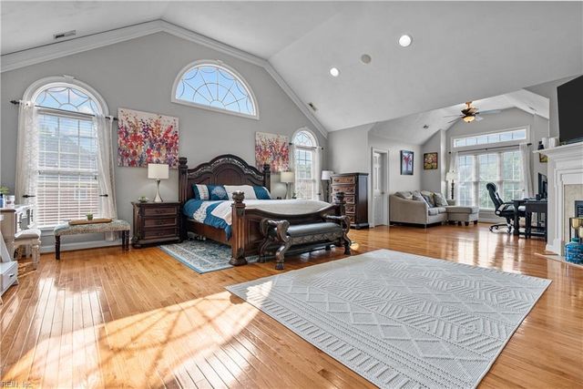 821 Redleafe CIR, Chesapeake, VA 23320