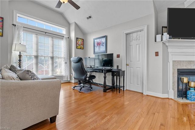 821 Redleafe CIR, Chesapeake, VA 23320
