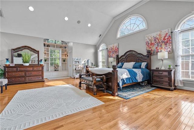 821 Redleafe CIR, Chesapeake, VA 23320