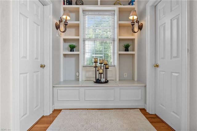 821 Redleafe CIR, Chesapeake, VA 23320