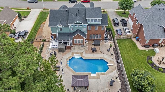 821 Redleafe CIR, Chesapeake, VA 23320
