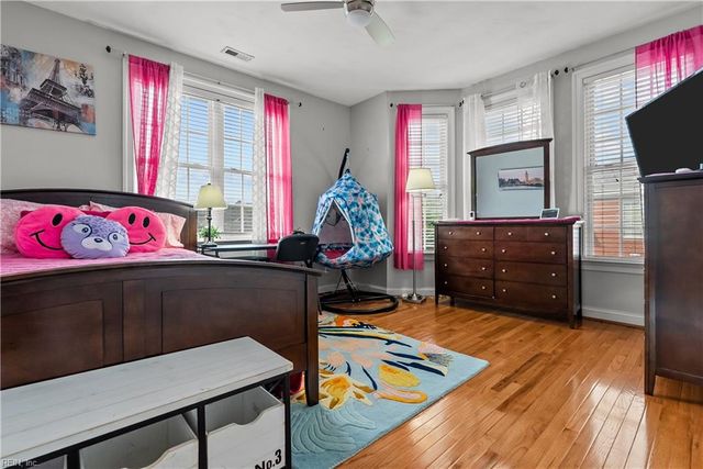 821 Redleafe CIR, Chesapeake, VA 23320