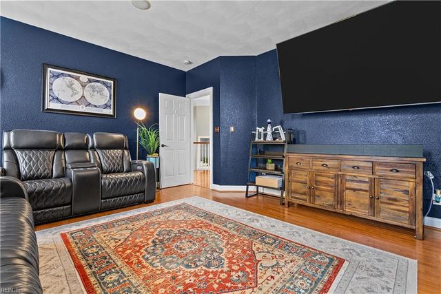 821 Redleafe CIR, Chesapeake, VA 23320