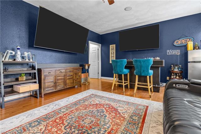821 Redleafe CIR, Chesapeake, VA 23320