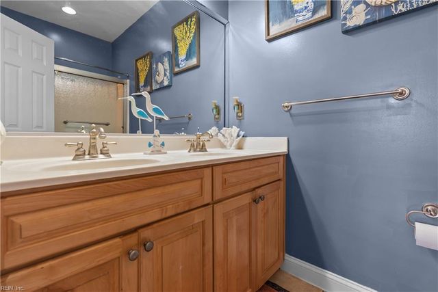 821 Redleafe CIR, Chesapeake, VA 23320