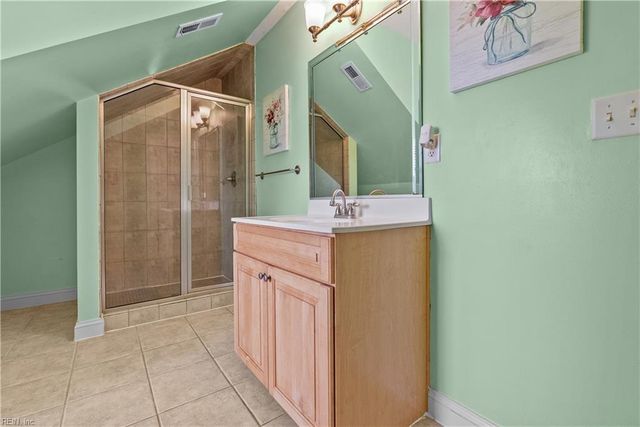 821 Redleafe CIR, Chesapeake, VA 23320