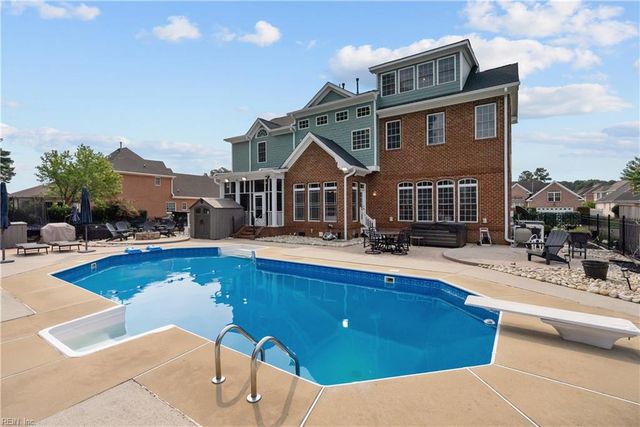 821 Redleafe CIR, Chesapeake, VA 23320