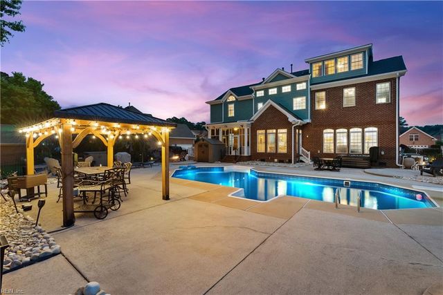 821 Redleafe CIR, Chesapeake, VA 23320