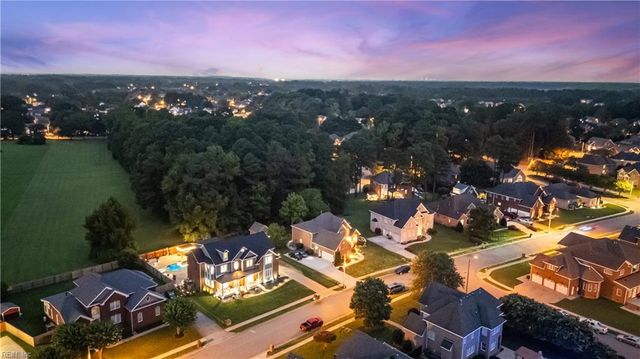 821 Redleafe CIR, Chesapeake, VA 23320