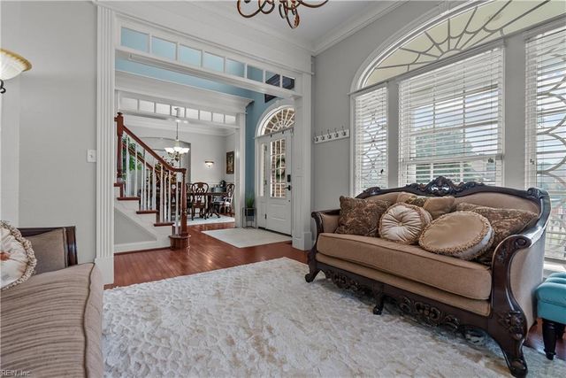 821 Redleafe CIR, Chesapeake, VA 23320