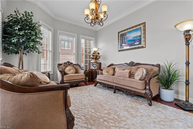 821 Redleafe CIR, Chesapeake, VA 23320