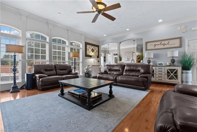 821 Redleafe CIR, Chesapeake, VA 23320