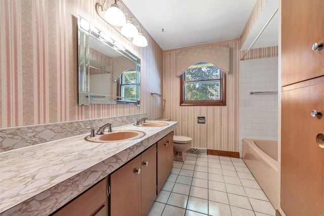1198 KENWOOD STREET, Green Bay, WI 54304