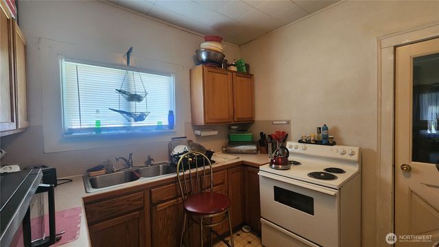 2215 Cherry Street, Hoquiam, WA 98550