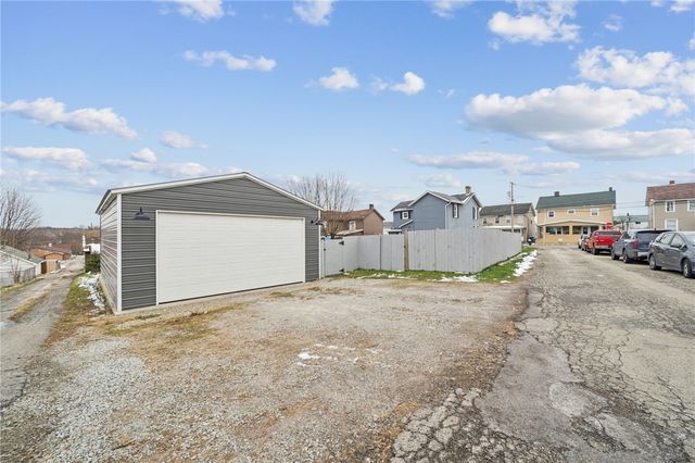 139 N Diamond St, Mt Pleasant Boro, PA 15666