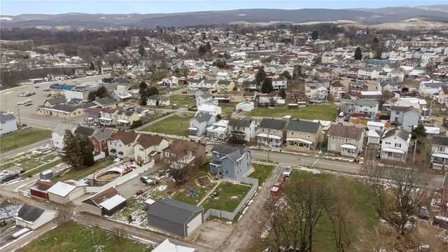 139 N Diamond St, Mt Pleasant Boro, PA 15666