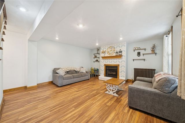 139 N Diamond St, Mt Pleasant Boro, PA 15666