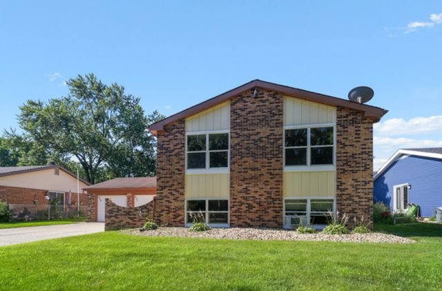 627 Chardonnay Lane 627, Crystal Lake, IL 60014