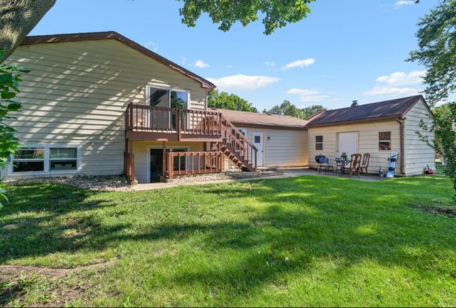 627 Chardonnay Lane 627, Crystal Lake, IL 60014