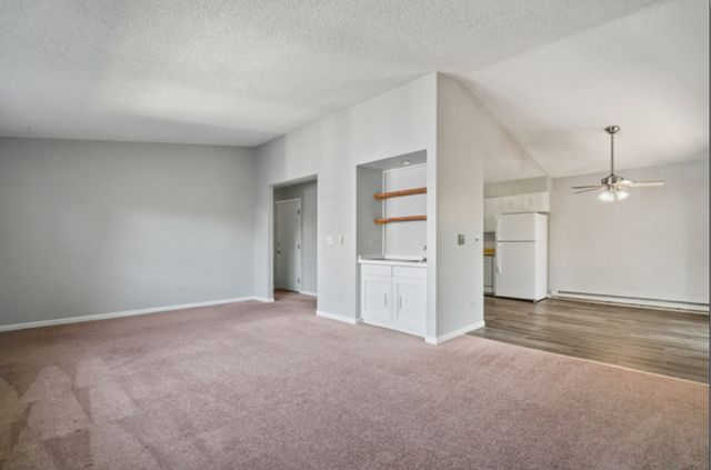 627 Chardonnay Lane 627, Crystal Lake, IL 60014