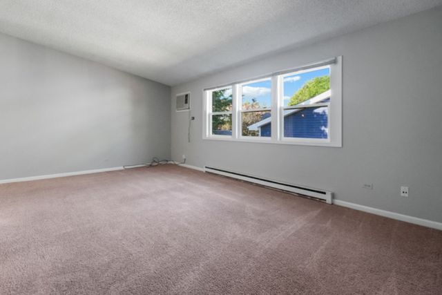 627 Chardonnay Lane 627, Crystal Lake, IL 60014