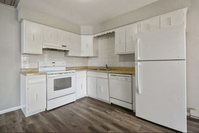627 Chardonnay Lane 627, Crystal Lake, IL 60014