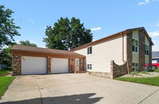 627 Chardonnay Lane 627, Crystal Lake, IL 60014