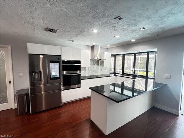 3410 SE 11th PL, Cape Coral, FL 33904