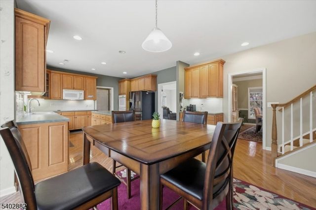 13 Old Schoolhouse Rd, Bethlehem Twp., NJ 08802