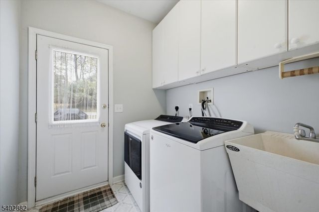 13 Old Schoolhouse Rd, Bethlehem Twp., NJ 08802