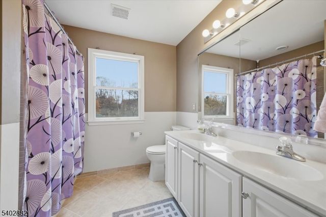 13 Old Schoolhouse Rd, Bethlehem Twp., NJ 08802