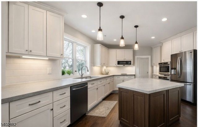 13 Old Schoolhouse Rd, Bethlehem Twp., NJ 08802