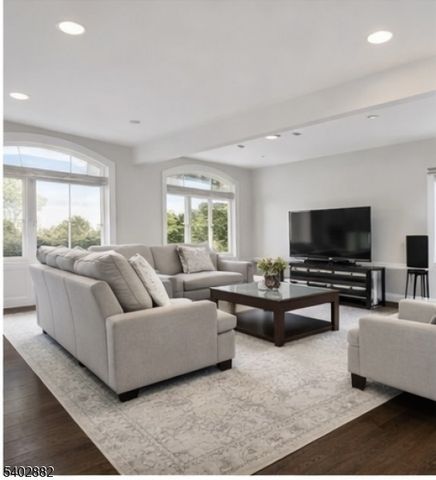 13 Old Schoolhouse Rd, Bethlehem Twp., NJ 08802