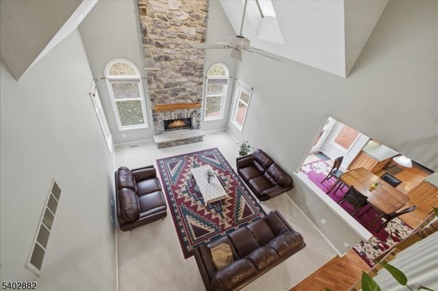 13 Old Schoolhouse Rd, Bethlehem Twp., NJ 08802