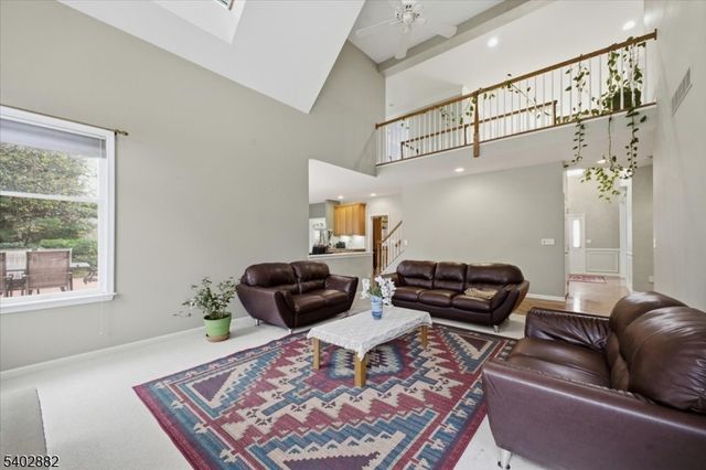 13 Old Schoolhouse Rd, Bethlehem Twp., NJ 08802