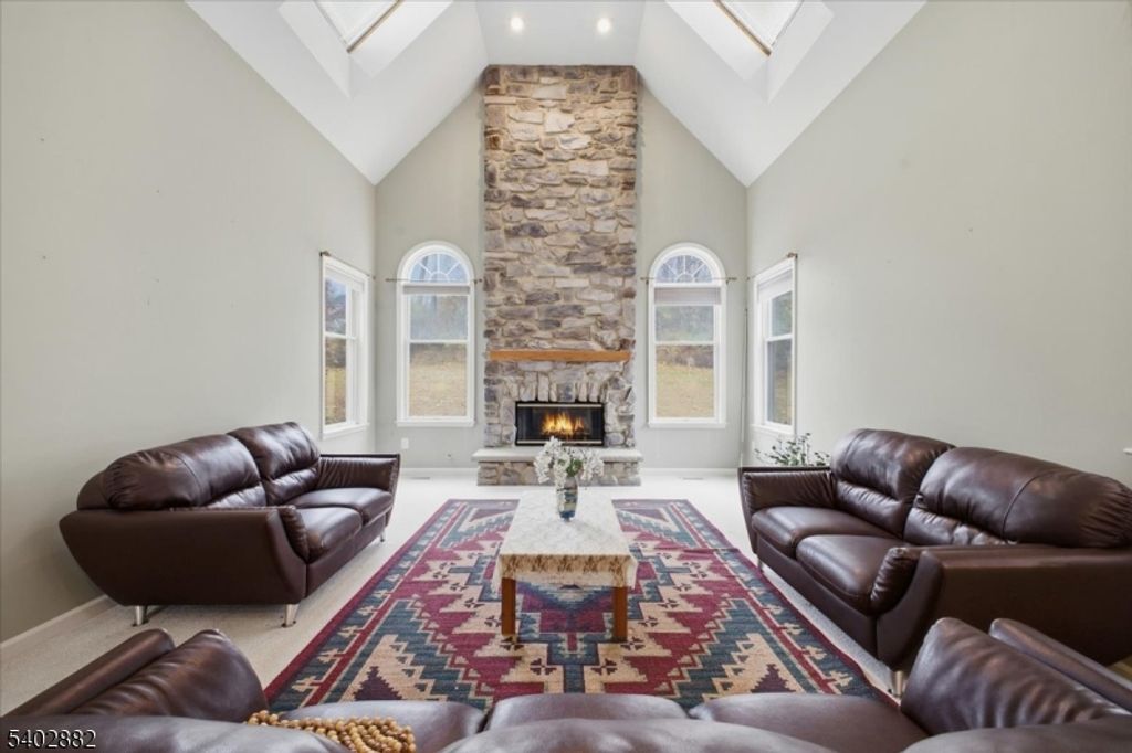 13 Old Schoolhouse Rd, Bethlehem Twp., NJ 08802