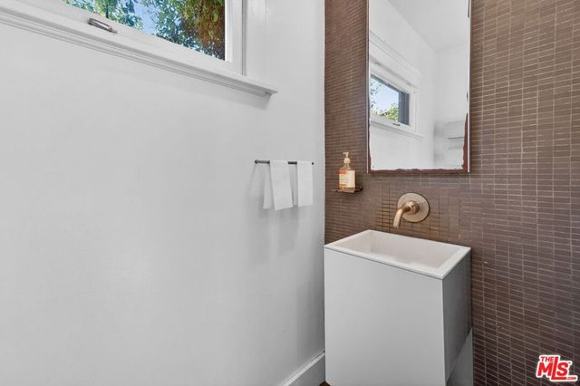 1614 Virginia Road, Los Angeles, CA 90019