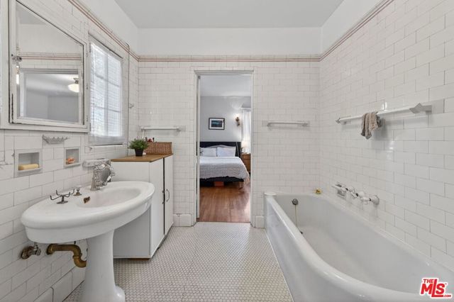 1614 Virginia Road, Los Angeles, CA 90019
