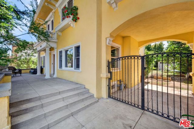 1614 Virginia Road, Los Angeles, CA 90019