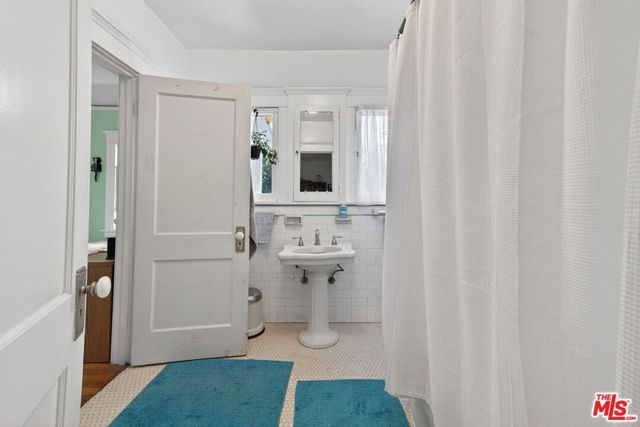 1614 Virginia Road, Los Angeles, CA 90019
